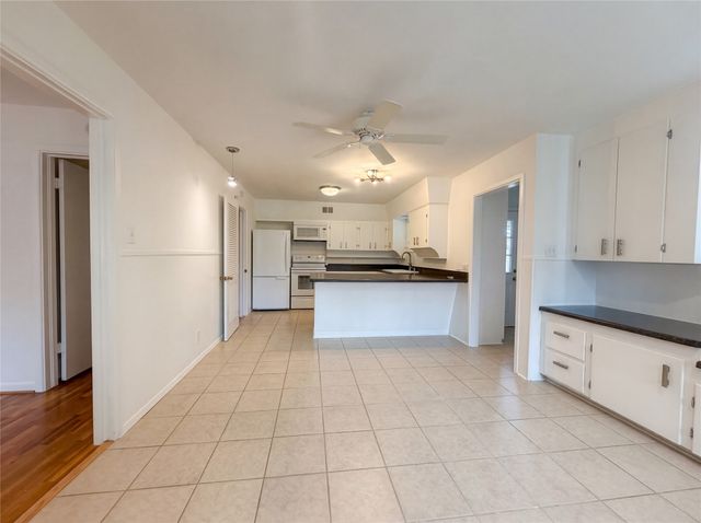 509 Robinhood Drive, Irving, TX 75061