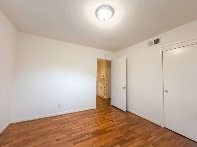 509 Robinhood Drive, Irving, TX 75061