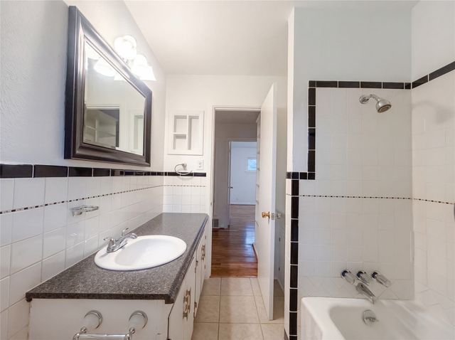 509 Robinhood Drive, Irving, TX 75061