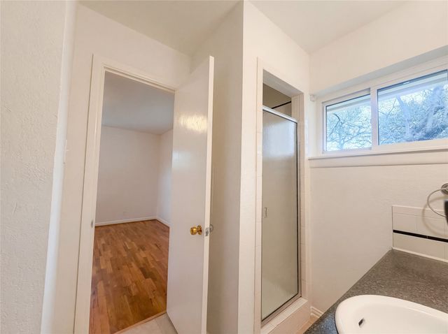 509 Robinhood Drive, Irving, TX 75061