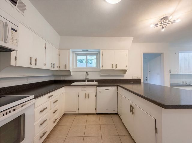 509 Robinhood Drive, Irving, TX 75061