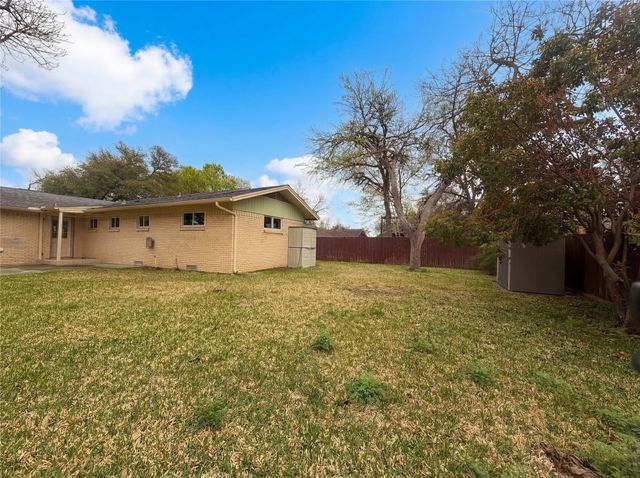 509 Robinhood Drive, Irving, TX 75061