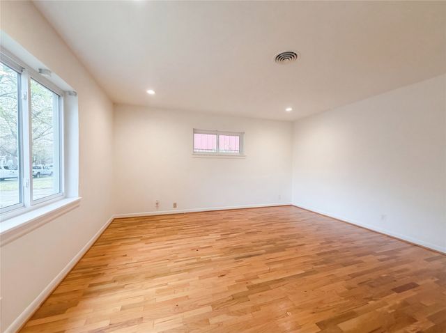 509 Robinhood Drive, Irving, TX 75061