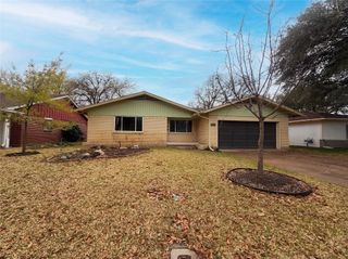 509 Robinhood Drive, Irving, TX 75061