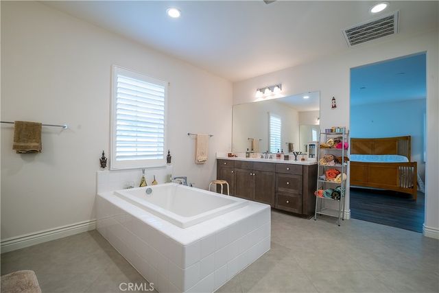 20523 Stella, Saugus, CA 91350