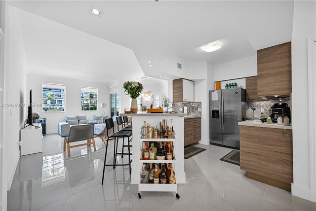 3245 NE 184th St 13104, Aventura, FL 33160