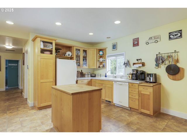 8205 Sw BROADMEAD Rd, Amity, OR 97101