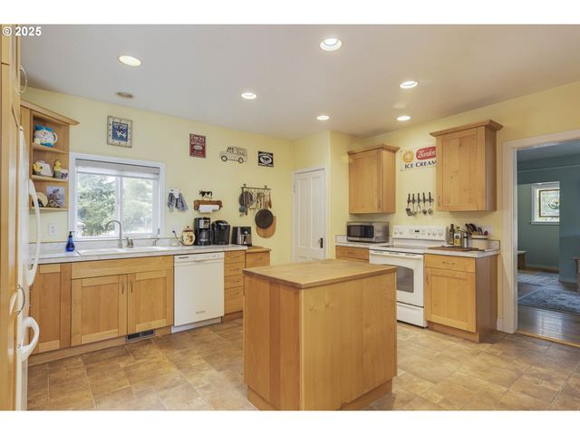 8205 Sw BROADMEAD Rd, Amity, OR 97101