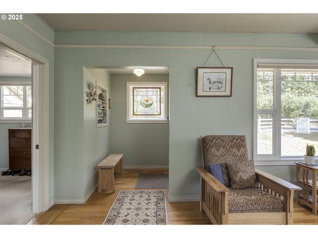 8205 Sw BROADMEAD Rd, Amity, OR 97101