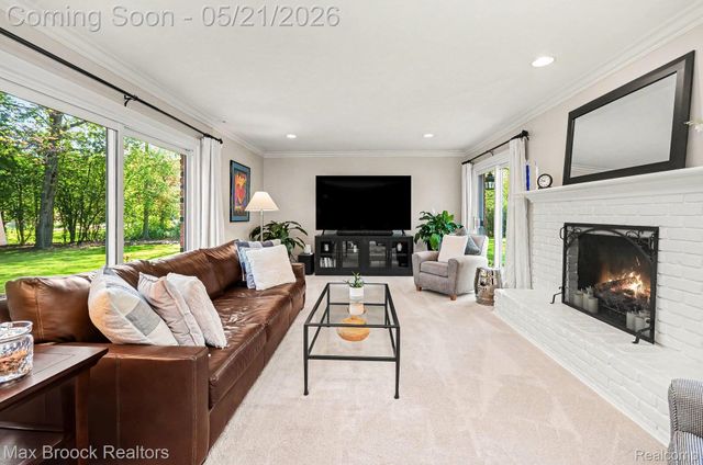 23049 Nottingham Drive, Beverly Hills Village, MI 48025
