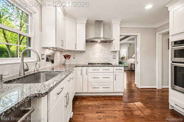 23049 Nottingham Drive, Beverly Hills Village, MI 48025