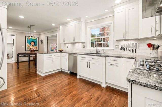 23049 Nottingham Drive, Beverly Hills Village, MI 48025