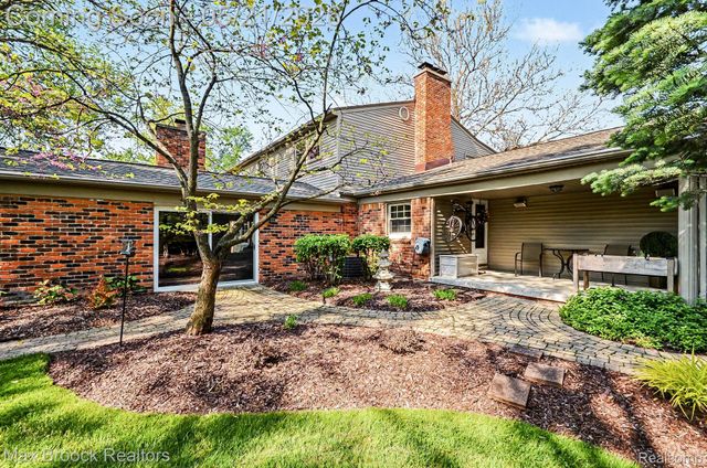 23049 Nottingham Drive, Beverly Hills Village, MI 48025