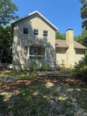 203 Head Of Pond Road, Water Mill, NY 11976