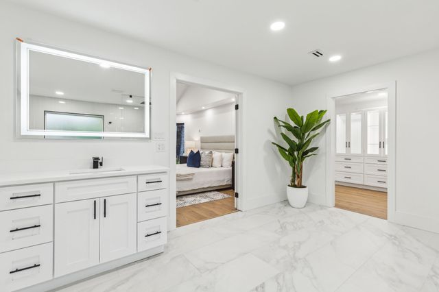 7420 Royal Lane, Dallas, TX 75230