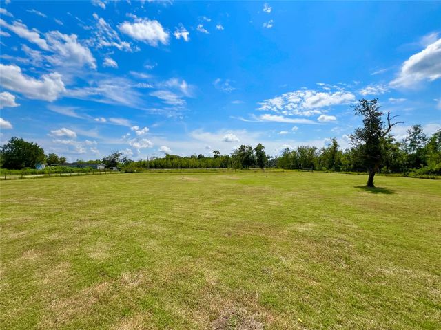 8352 County Road 860, Sweeny, TX 77480