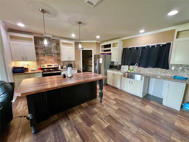 8352 County Road 860, Sweeny, TX 77480