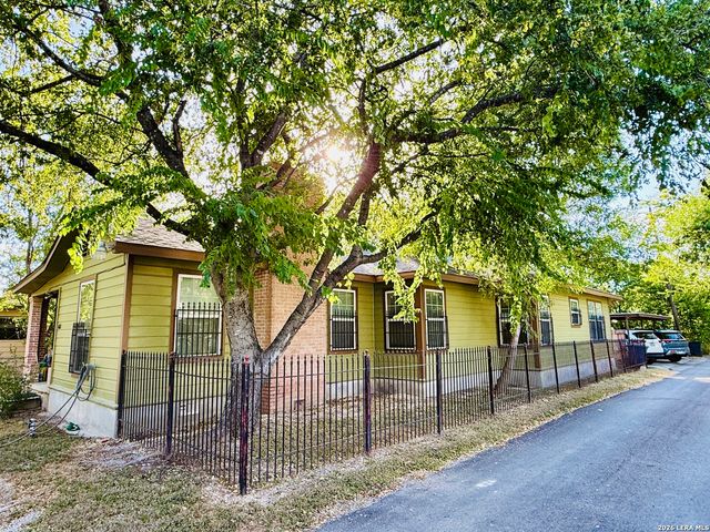 611 THOMAS JEFFERSON DR, San Antonio, TX 78228