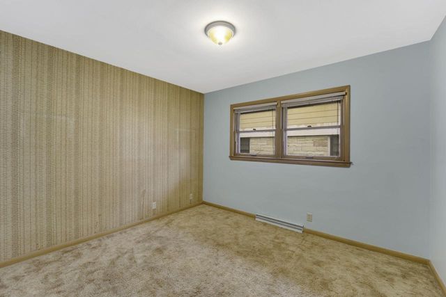 9830 Metcalf PLACE, Milwaukee, WI 53222