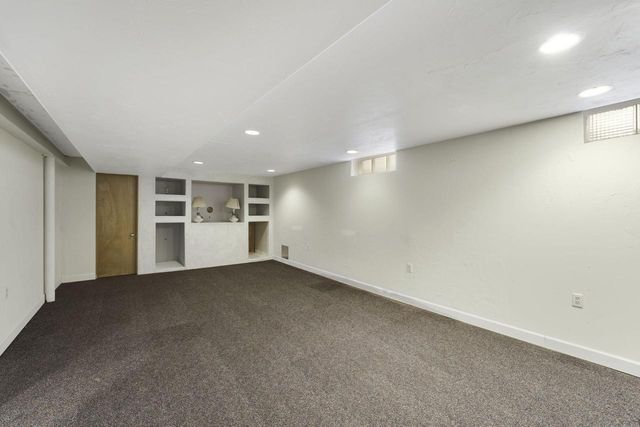 9830 Metcalf PLACE, Milwaukee, WI 53222