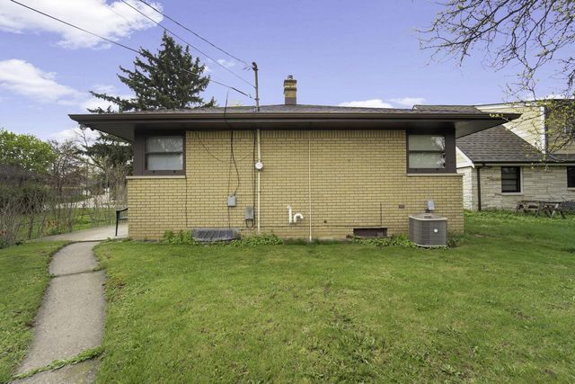 9830 Metcalf PLACE, Milwaukee, WI 53222