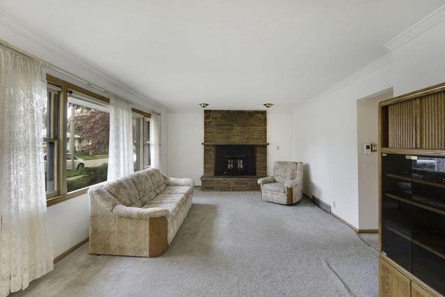 9830 Metcalf PLACE, Milwaukee, WI 53222