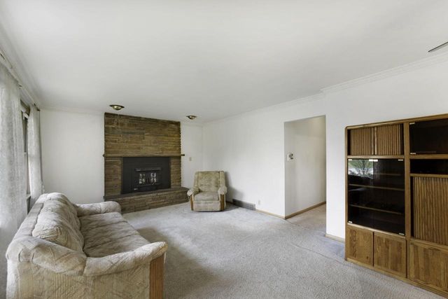 9830 Metcalf PLACE, Milwaukee, WI 53222
