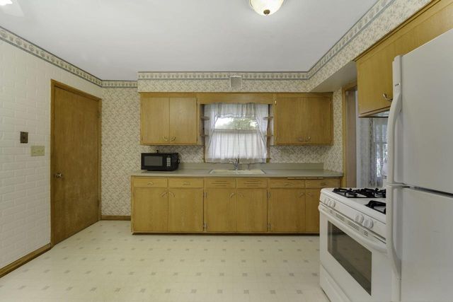 9830 Metcalf PLACE, Milwaukee, WI 53222