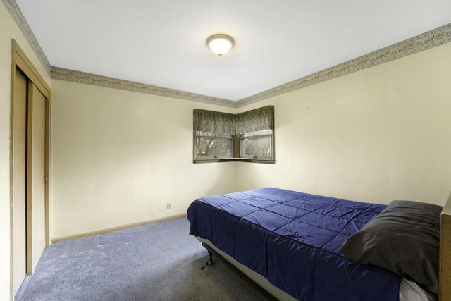 9830 Metcalf PLACE, Milwaukee, WI 53222