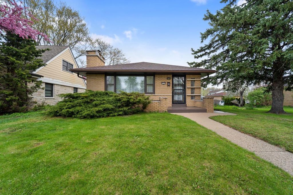 9830 Metcalf PLACE, Milwaukee, WI 53222