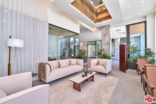 510 S Oxford Avenue 814, Los Angeles, CA 90020