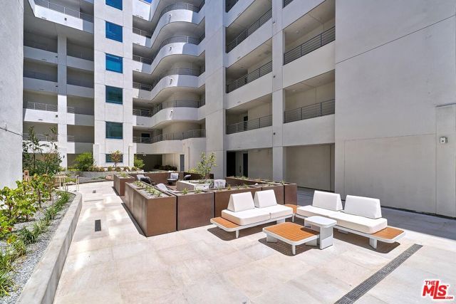 510 S Oxford Avenue 814, Los Angeles, CA 90020