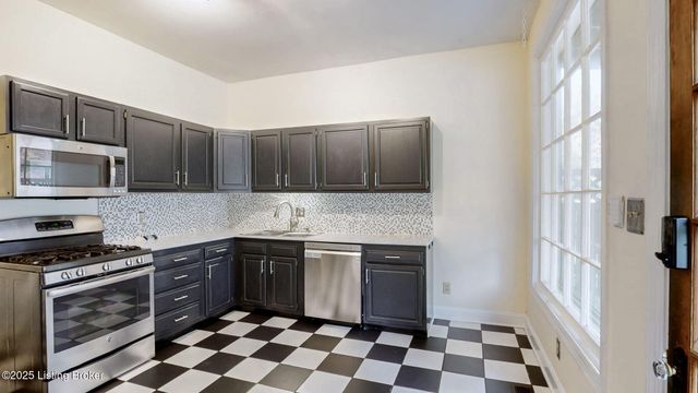 5 Maple Ct, Louisville, KY 40214