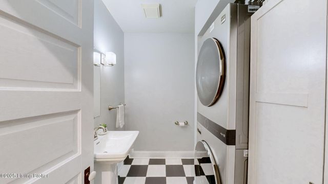 5 Maple Ct, Louisville, KY 40214