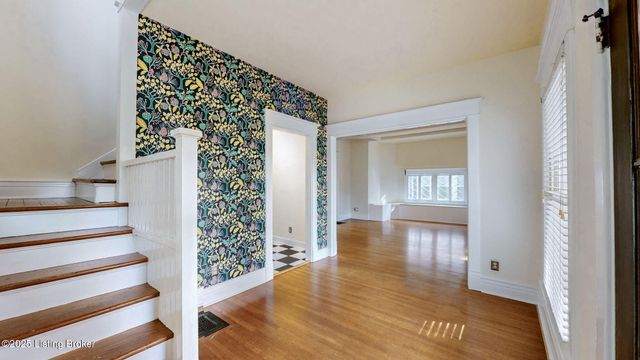 5 Maple Ct, Louisville, KY 40214