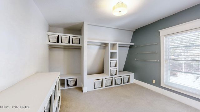 5 Maple Ct, Louisville, KY 40214