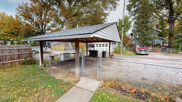 5 Maple Ct, Louisville, KY 40214