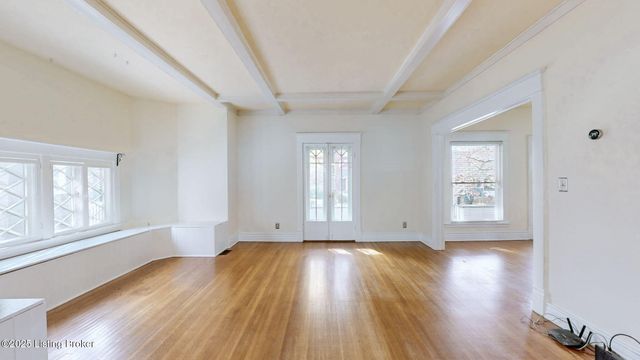 5 Maple Ct, Louisville, KY 40214