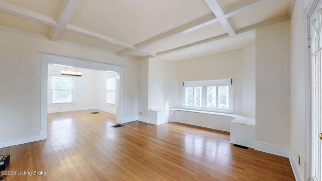 5 Maple Ct, Louisville, KY 40214