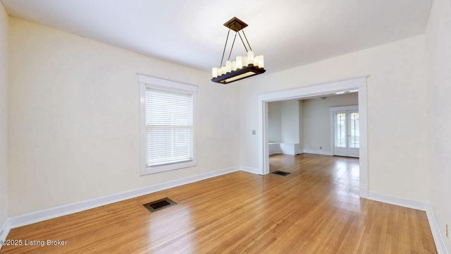 5 Maple Ct, Louisville, KY 40214