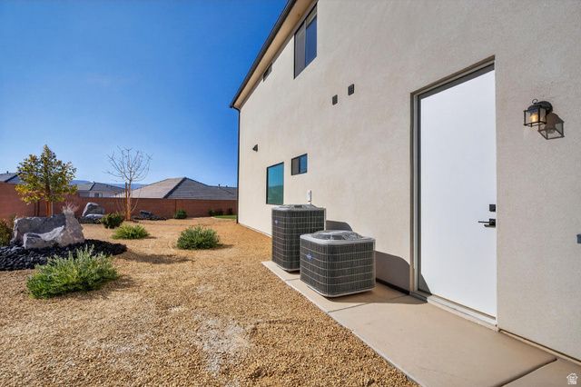 1418 E HAYROCKS DR, St. George, UT 84790