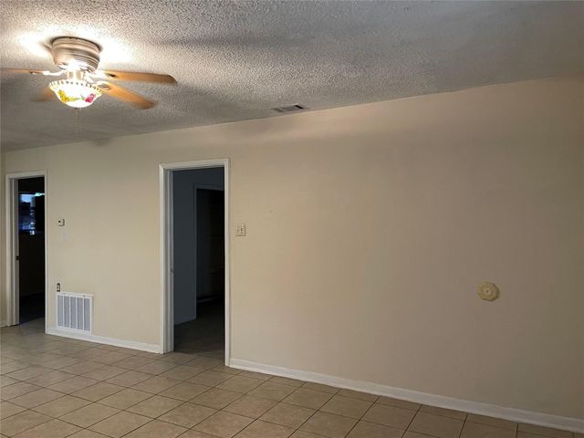 1412 W Willis Street, Alvin, TX 77511