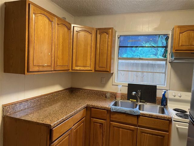 1412 W Willis Street, Alvin, TX 77511