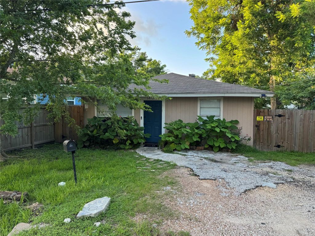 1412 W Willis Street, Alvin, TX 77511