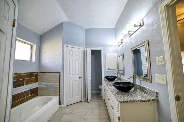 923 Castle Road, Edmond, OK 73034