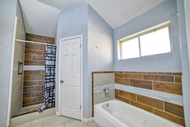 923 Castle Road, Edmond, OK 73034