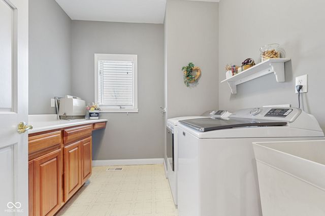 5702 W 100 N, Greenfield, IN 46140