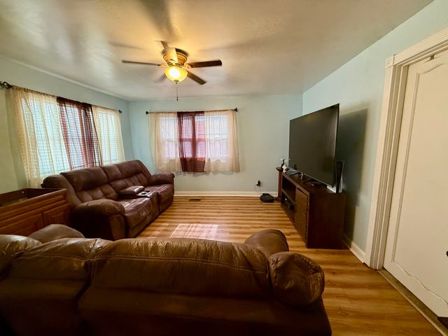 2524 Gilboa Avenue, Zion, IL 60099