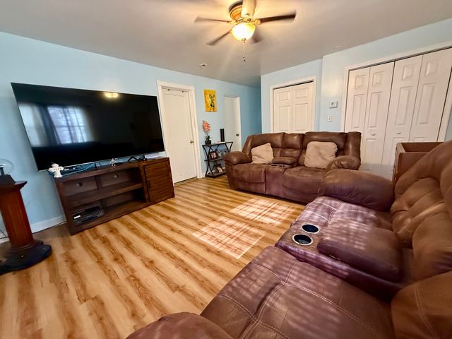 2524 Gilboa Avenue, Zion, IL 60099