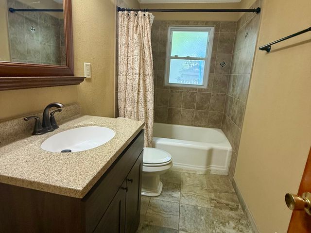 2524 Gilboa Avenue, Zion, IL 60099